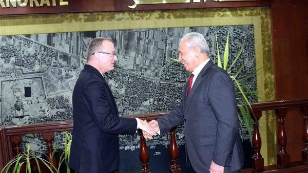 محافظ الأقصر يستقبل