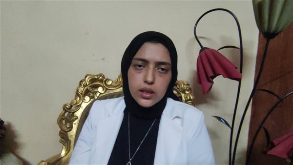 السيدة طليقة الشاب