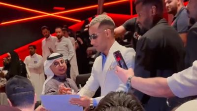 وسط تكدس وازدحام.. محمد رمضان يحتفل بعرض فيلم ع الزيرو بالسعودية: حسن استقبال متوقع