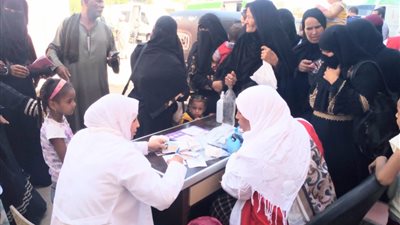 الكشف ببلاش.. فحص 1224 مواطنا خلال قافلة طبية بقرية السمطا بقنا