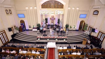 رئيس الطائفة الإنجيلية يشهد انضمام أعضاء جدد لكنيسة الأزبكية