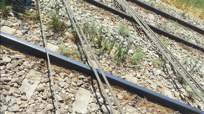 محاولة سرقة.. تفاصيل سقوط 7 أبراج كهرباء و13 كابلا على شريط السكة الحديد بقنا | بث مباشر