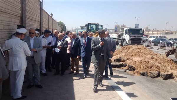 كسر ماسورة مياه بشارع