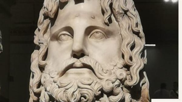  رأس رخامية للمعبود