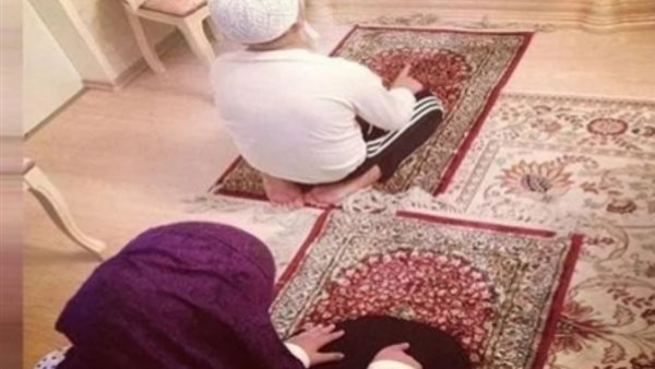 إمام الطفل لأمه