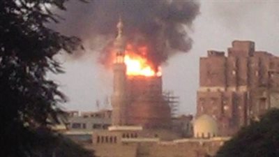 نشوب حريق بالقرب من مسجد السيدة زينب.. والدفع بسيارات إطفاء للسيطرة عليه | بث مباشر