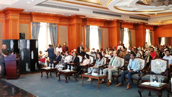 محافظ أسوان