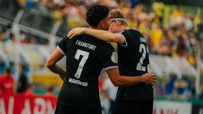 مرموش يسجل في فوز فرانكفورت بأول مبارياته في كأس ألمانيا