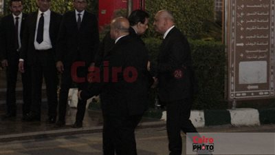 مصطفى بكري ومحافظ القاهرة يؤديان واجب العزاء في خال عبد الوهاب عبد الرازق رئيس مجلس الشيوخ