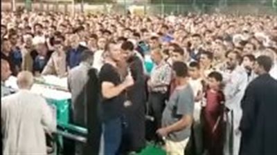 بالدموع.. المئات من أهالي قرية سنتماي بالدقهلية يشيعون جثامين ضحايا حادث كفر شكر | بث مباشر 