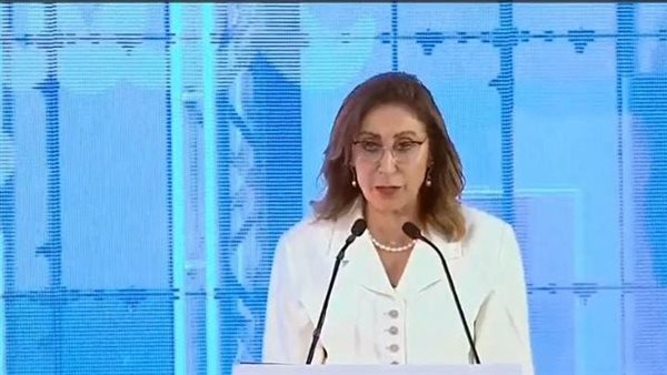 وزيرة الثقافة 