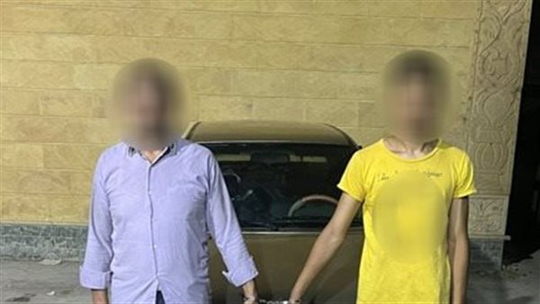 متهمان بسرقة سيارة