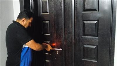 استجابة لشكاوى المواطنين.. غلق وتشميع شقتين تم تحويلهما من سكني إلى إداري بالمعادي 