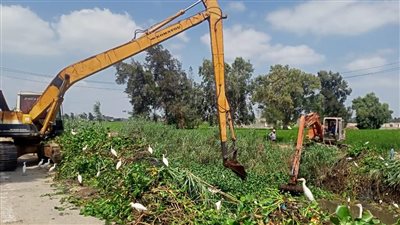 تطهير الترع والمصارف بقرى إيتاي البارود بالبحيرة