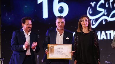 وزيرة الثقافة تُسلم جوائز الدورة الـ 16 من المهرجان ‏القومي للمسرح دورة عادل إمام