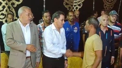 بحضور المئات.. أحمد شيبة يتلقى عزاء والدته بالإسكندرية | بث مباشر 