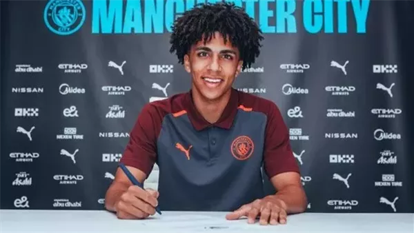 تجديد عقد ريكو لويس