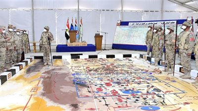 رئيس الأركان يشهد المرحلة الرئيسية لمشروع مراكز القيادة الخارجي “طارق 40”