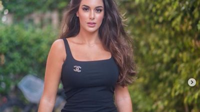 ياسمين صبري تتحدى فيروس كورونا وتمارس الرياضة على شاطئ البحر (صورة)