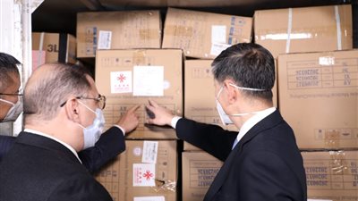 الصين تُهدي مصر 10 آلاف كاشف فحص الأحماض النووية لفيروس كورونا و20 ألف كمامة N95 (صور)