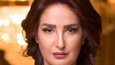 أمل رزق توجه رسالة مبهمة لصناع الفن في مصر.. وتعلق على أزمة خالد النبوي (صور)