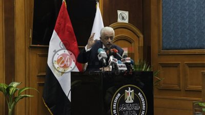بورقة وقلم.. وزير التعليم يوضح كيفية إجراء مشروعات البحث دون الحاجة لـ”كمبيوتر ونت”