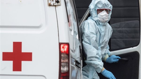 طاقم طبي لعزل كورونا