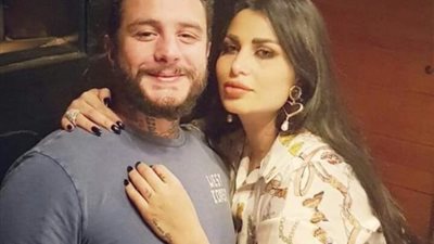 أحمد الفيشاوي يقبِِّل زوجته ويتغزل بها: “زي النهاردة شوفتك من سنتين” (صور)