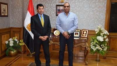 نائب رئيس اتحاد الغوص يتبرع بمليون جنيه لمواجهة تداعيات كورونا (صور)