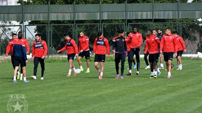 مذبحة في النجم الساحلي.. إدارة النادي تقرر الاستغناء عن 7 لاعبين