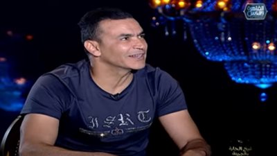 عصام الحضري عن زواجه عرفيًا من فنانة شهيرة: “والله ما حصل” (فيديو)