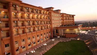 7 حالات يغادرون نزل الشباب الدولي بالأقصر بعد تعافيهم من كورونا