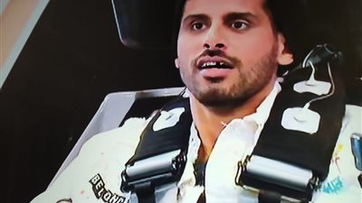 حمدي الميرغني: “مبعرفش أعوم  عندي فوبيا من الميه”.. ورامز يرد: “هخليك رانيا علواني” (صورة)