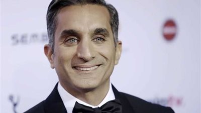 باسم يوسف حول العودة لمصر: “كل يوم بنسجد لله شكر إننا فى لوس أنجلوس” (فيديو)