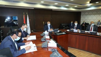 وزير النقل: القيادة السياسة وجهت بالتوسع في استخدام المعدات الحديثة لرفع كفاءة وصيانة الطرق