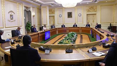 وزير الإسكان: تكليفات رئاسية بزيادة عدد مشروعات البنية الأساسية ودفع مستحقات “المقاولين”