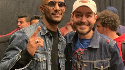 أحمد زاهر لمحمد رمضان: “حبيبي”.. والجمهور: “حبيبك ايه ده أنت طلعت عينه” (صورة)