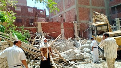 استغل وقت الحظر.. “الري” تزيل تعديات أحد المواطنين على أملاكها في حلوان (صور)