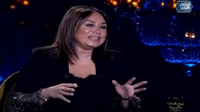 إنجي علي لـ شيخ الحارة والجريئة : مينفعش أوزن تاريخ عمرو دياب بـ تامر حسني