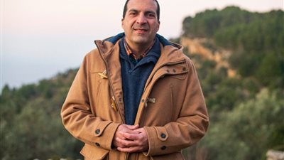 عمرو خالد: الله واسع العطاء فإياك أن تحسد أحدًا على ما أعطاه (فيديو)