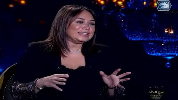 الاعلامية انجى على