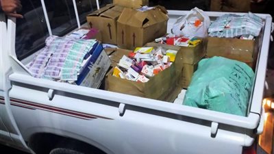 حجبهم عن التداول ..ضبط 38 ألف قطعة قفاز طبي مجهولة المصدر بمخزن ببرج العرب