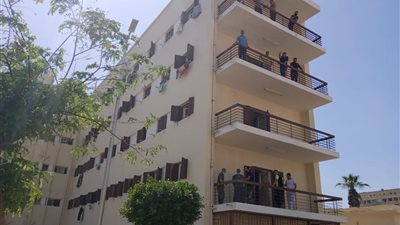 العائدون من الكويت يشيدون بتجهيزات الإقامة في جامعة القاهرة (فيديو)