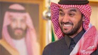 وزير الرياضة السعودي يكشف موعد حسم عودة الدوري