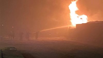 14 سيارة مطافئ للسيطرة على حريق مصنع “يانسن” للمراتب بالعبور (صور)