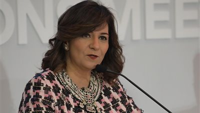 وزيرة الهجرة تُقدم التعازي للجالية القبرصية في وفاة رئيسها بالقاهرة