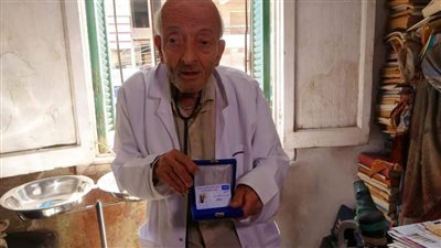 “طبيب الغلابة” يتسلم العضوية الشرفية مدى الحياة بنادي الزمالك