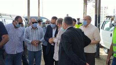 بجهاز “الكشف الحراري”.. محافظ الشرقية يتفقد المواقف لتطبيق “غرامة الكمامات” على الركاب والسائقين (صور)