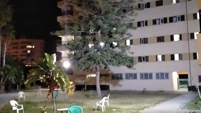 مدير عزل المدينة الجامعية بسموحة يكشف حقيقة تواصل النزلاء مع المواطنين من الشباك الخلفي (صور)