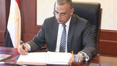 محافظ سوهاج يستقبل قافلة غذائية دعمًا لقرى “حياة كريمة”